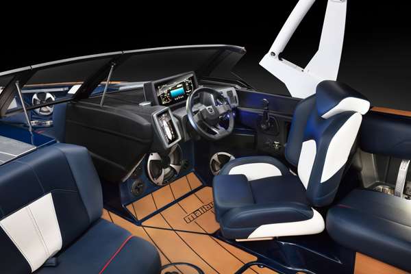 Malibu-20-VTX-HELM-SEAT-DASH