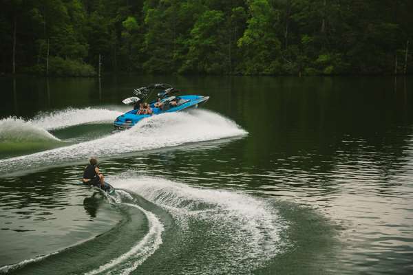 Malibu-24-MXZ-Wakeboarding